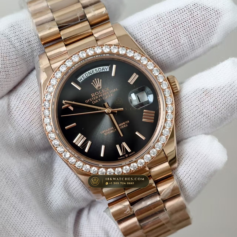 Rolex Day-Date 40 Graduated Ombre Sunray Dial Diamond-Set Bezel 18K Everose Gold Ref. 228235 — Studio Gallery Plate II in 18K Rose Gold Au750 (210.4g Verified Mass, Rolex Manufacture Cal. 3255 - 70h Power Reserve)