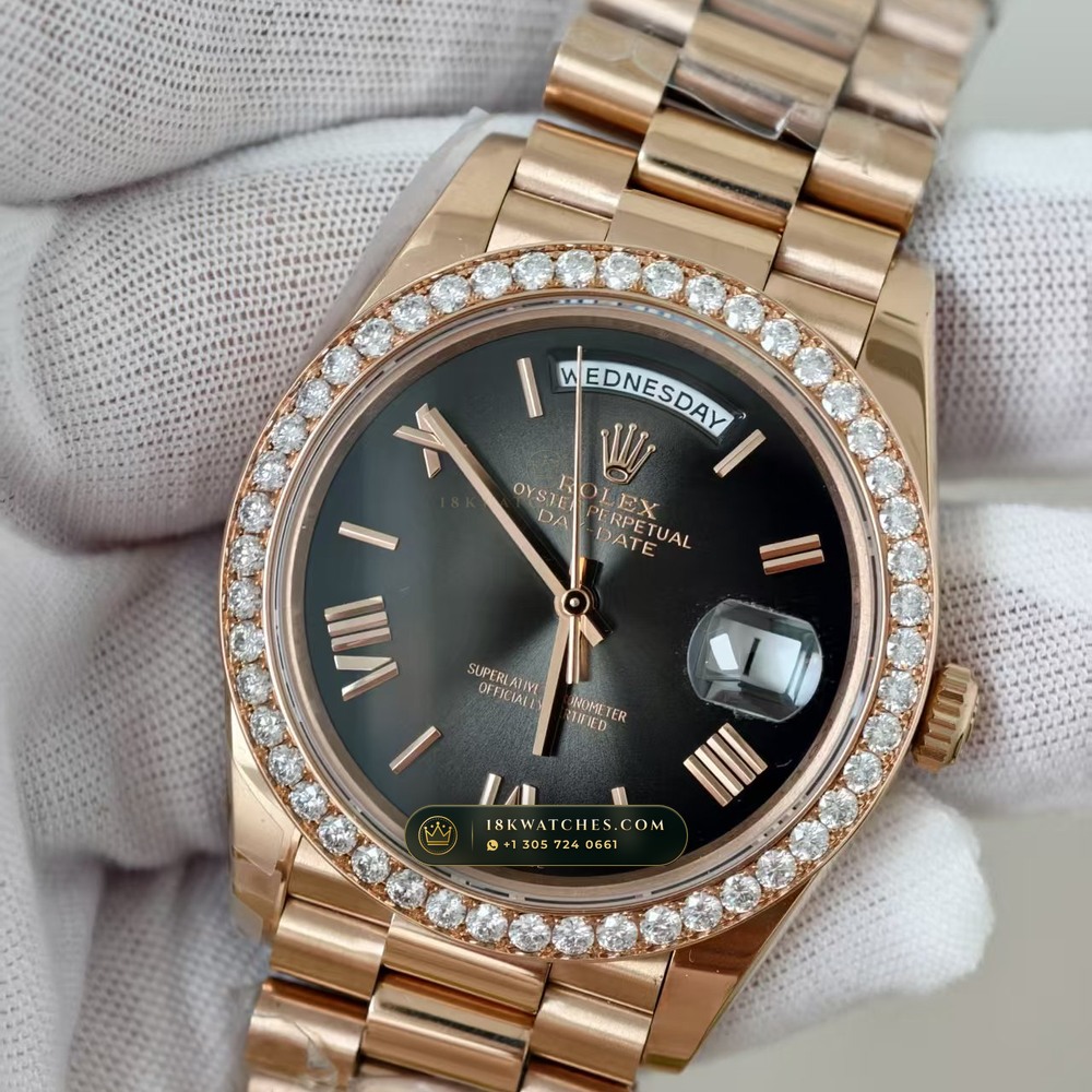 Rolex Day-Date 40 Graduated Ombre Sunray Dial Diamond-Set Bezel 18K Everose Gold Ref. 228235 — Studio Gallery Plate III in 18K Rose Gold Au750 (210.4g Verified Mass, Rolex Manufacture Cal. 3255 - 70h Power Reserve)