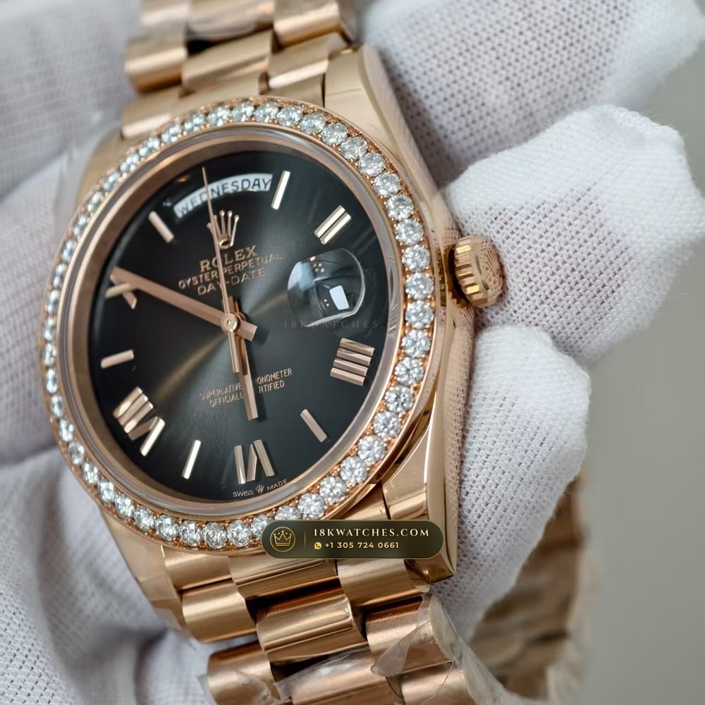 Rolex Day-Date 40 Graduated Ombre Sunray Dial Diamond-Set Bezel 18K Everose Gold Ref. 228235 — Studio Gallery Plate IV in 18K Rose Gold Au750 (210.4g Verified Mass, Rolex Manufacture Cal. 3255 - 70h Power Reserve)