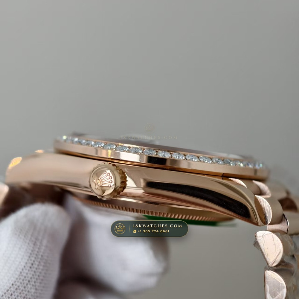 Rolex Day-Date 40 Graduated Ombre Sunray Dial Diamond-Set Bezel 18K Everose Gold Ref. 228235 — Studio Gallery Plate V in 18K Rose Gold Au750 (210.4g Verified Mass, Rolex Manufacture Cal. 3255 - 70h Power Reserve)