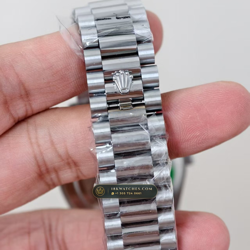 Rolex Day-Date 40 Tahitian Mother-of-Pearl Dial 18K White Gold Ref. 228239 — Studio Gallery Plate V in 18K White Gold Au750 (210.3g Verified Mass, Rolex Manufacture Cal. 3255 - 70h Power Reserve)