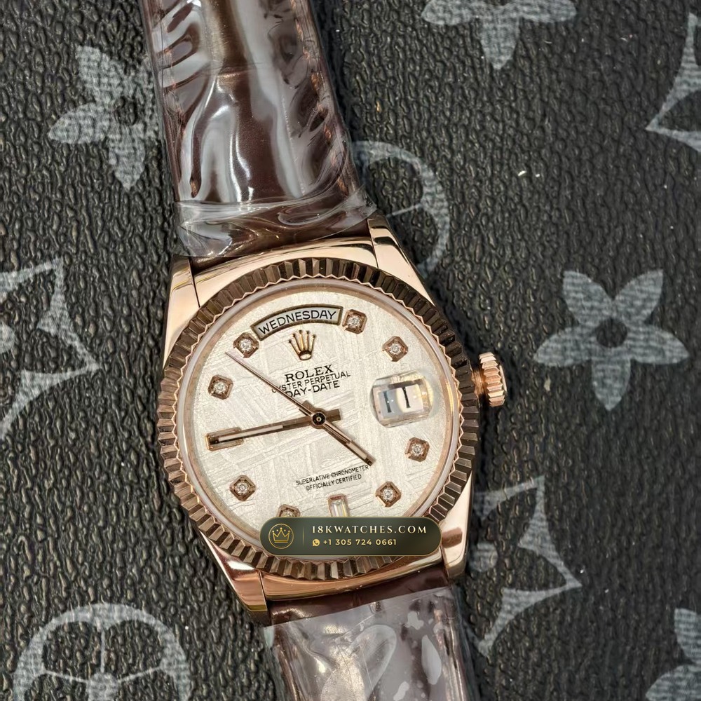 Rolex Day-Date 36 Gibeon Meteorite Dial 18K Everose Gold Ref. 118135 — Studio Gallery Plate II in 18K Rose Gold Au750 (118.9g Verified Mass, Rolex Manufacture Cal. 3155)