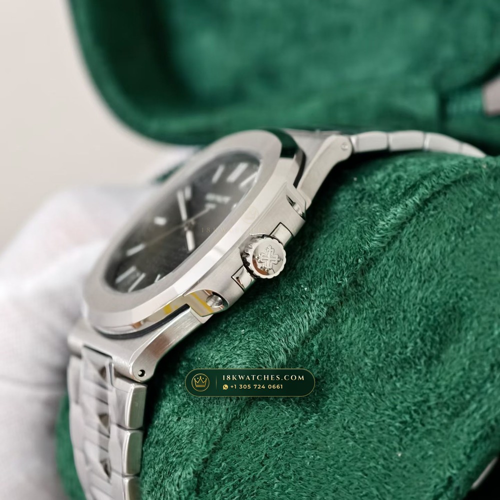 Patek Philippe Nautilus Self-Winding Master Watchmaker Spec Ref. 5711A — Studio Gallery Plate V in 904L Stainless Steel Custom Architecture (114.9g Verified Mass, Patek Philippe Cal. 26-330 S C / Cal. 324 S C - 21K Gold Rotor)