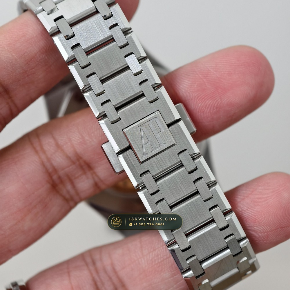 Audemars Piguet Royal Oak Jumbo Extra-Thin 39mm Chronometer Regulated Spec Ref. 15202ST — Studio Gallery Plate VII in 904L Stainless Steel Custom Architecture (103.1g Verified Mass, Audemars Piguet Cal. 2121 Ultra-Thin)