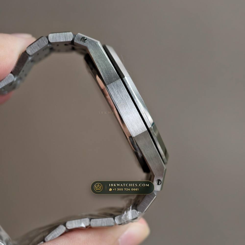 Audemars Piguet Royal Oak Jumbo Extra-Thin 39mm Ref. 15202ST.00.1240ST.01 — Studio Gallery Plate IV in 904L Stainless Steel Custom Architecture (103.4g Verified Mass, Audemars Piguet Cal. 2121 Ultra-Thin)