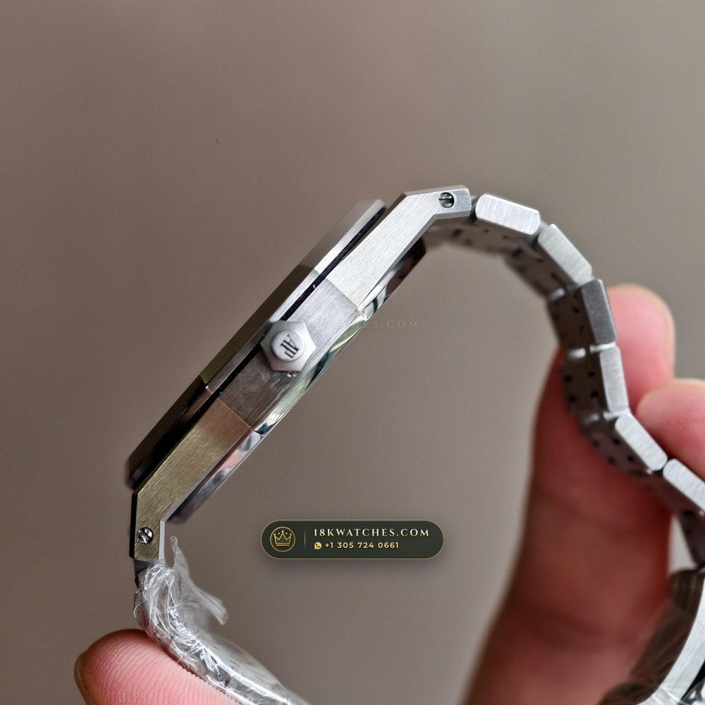 Audemars Piguet Royal Oak Jumbo Extra-Thin 39mm Ref. 15202ST.00.1240ST.01 — Studio Gallery Plate V in 904L Stainless Steel Custom Architecture (103.4g Verified Mass, Audemars Piguet Cal. 2121 Ultra-Thin)