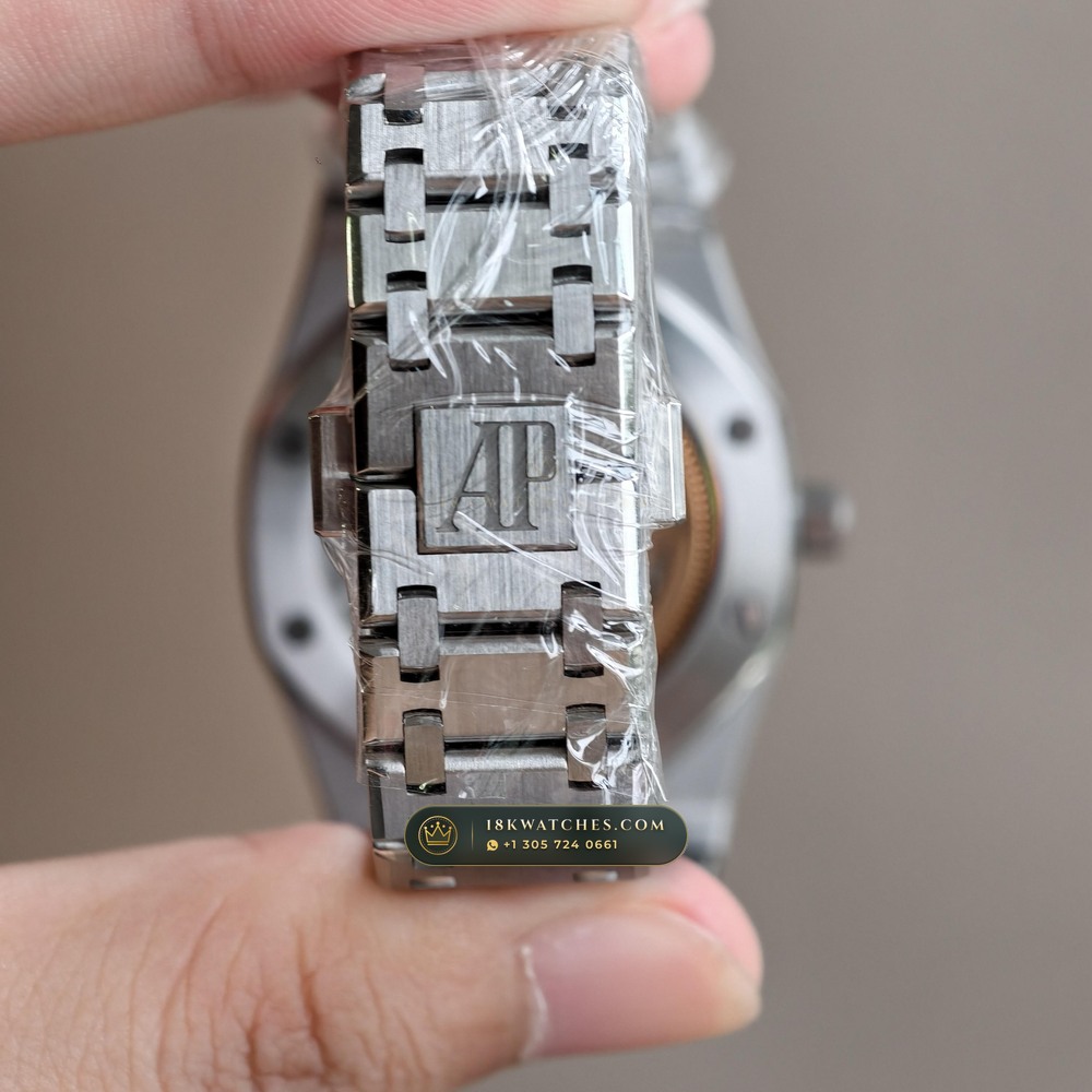 Audemars Piguet Royal Oak Jumbo Extra-Thin 39mm Ref. 15202ST.00.1240ST.01 — Studio Gallery Plate VII in 904L Stainless Steel Custom Architecture (103.4g Verified Mass, Audemars Piguet Cal. 2121 Ultra-Thin)