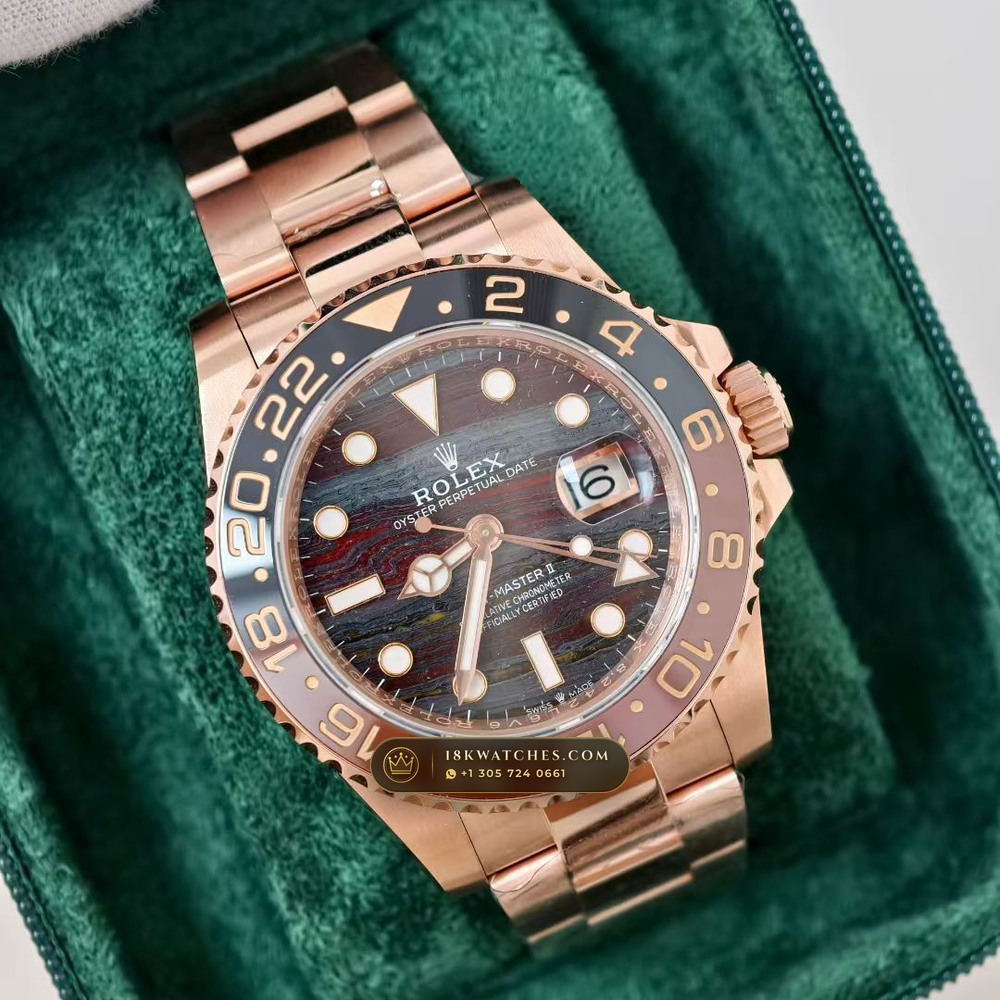 Rolex GMT-Master II 18K Everose Gold Deep Crystal Optics Ref. 126715CHNR — Studio Gallery Plate II in 18K Rose Gold Au750 (225.8g Verified Mass, Rolex Manufacture Cal. 3285 - 70h Power Reserve)
