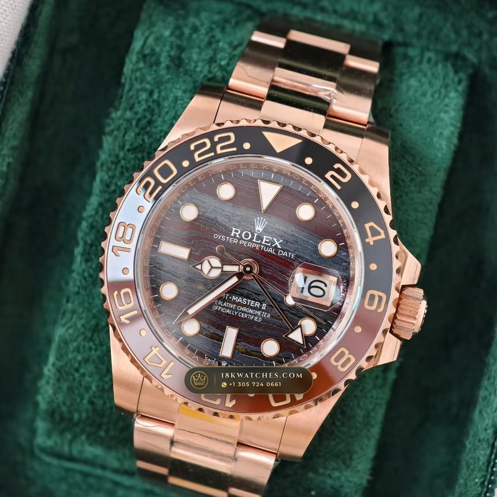 Rolex GMT-Master II 18K Everose Gold Deep Crystal Optics Ref. 126715CHNR — Studio Gallery Plate III in 18K Rose Gold Au750 (225.8g Verified Mass, Rolex Manufacture Cal. 3285 - 70h Power Reserve)