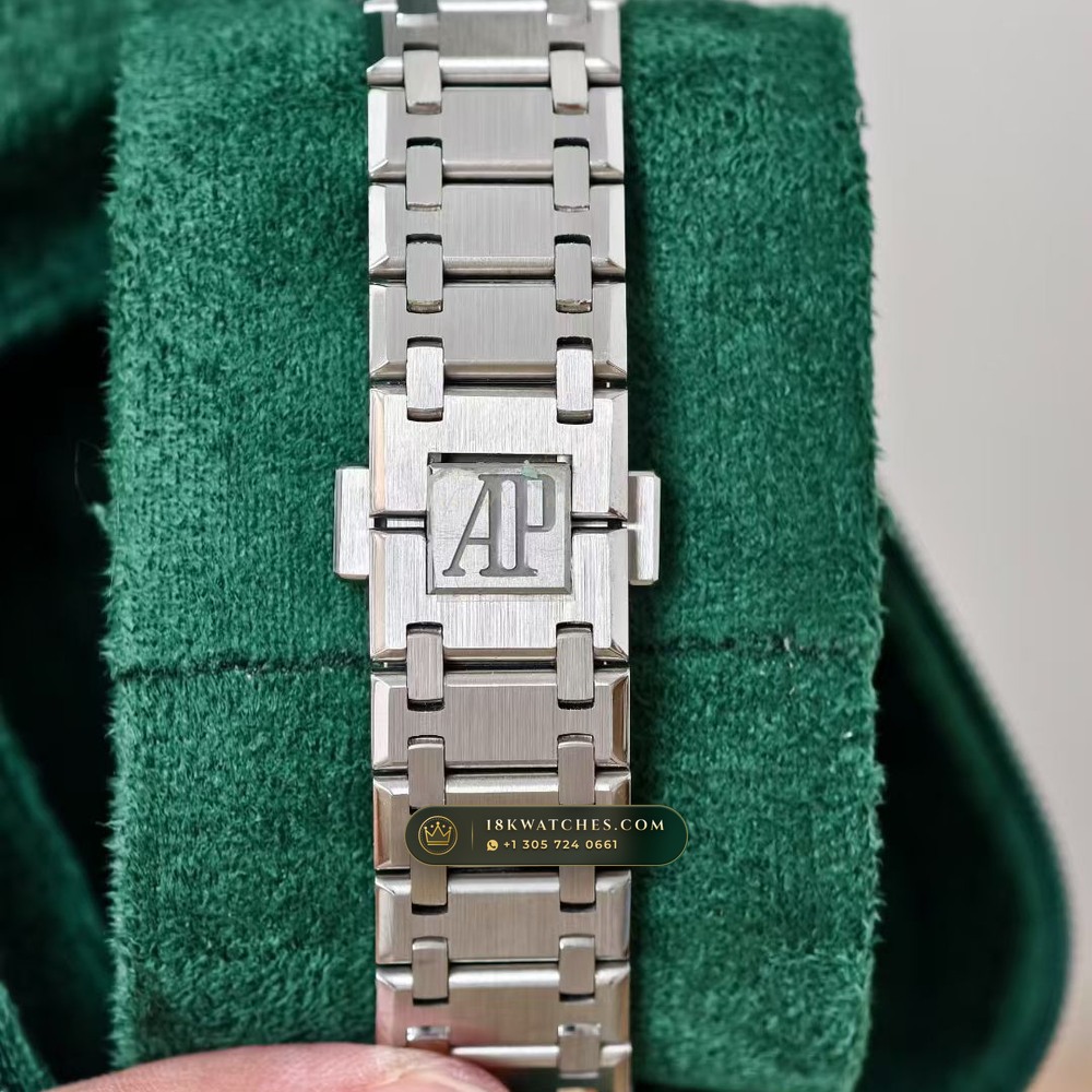 Audemars Piguet Royal Oak Jumbo Extra-Thin 39mm Hand-Chamfered Bevel Spec Ref. 15202ST — Studio Gallery Plate V in 904L Stainless Steel Custom Architecture (103.7g Verified Mass, Audemars Piguet Cal. 2121 Ultra-Thin)