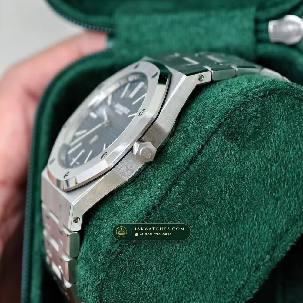 Audemars Piguet Royal Oak Jumbo Extra-Thin 39mm Hand-Chamfered Bevel Spec Ref. 15202ST — Studio Gallery Plate VI in 904L Stainless Steel Custom Architecture (103.7g Verified Mass, Audemars Piguet Cal. 2121 Ultra-Thin)