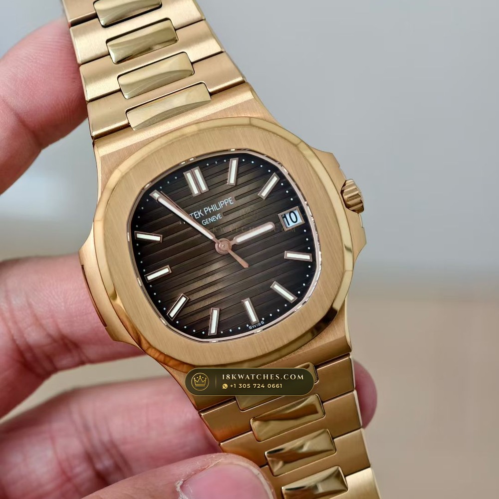 Patek Philippe Nautilus Self-Winding 18K Rose Gold Custom SW Dial Deep Crystal Optics Ref. 5711R — Studio Gallery Plate II in 18K Rose Gold Au750 (114.7g Verified Mass, Patek Philippe Cal. 26-330 S C / Cal. 324 S C - 21K Gold Rotor)