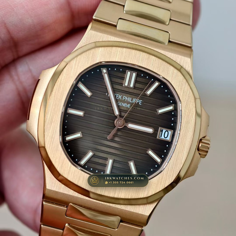Patek Philippe Nautilus Self-Winding 18K Rose Gold Custom SW Dial Deep Crystal Optics Ref. 5711R — Studio Gallery Plate III in 18K Rose Gold Au750 (114.7g Verified Mass, Patek Philippe Cal. 26-330 S C / Cal. 324 S C - 21K Gold Rotor)