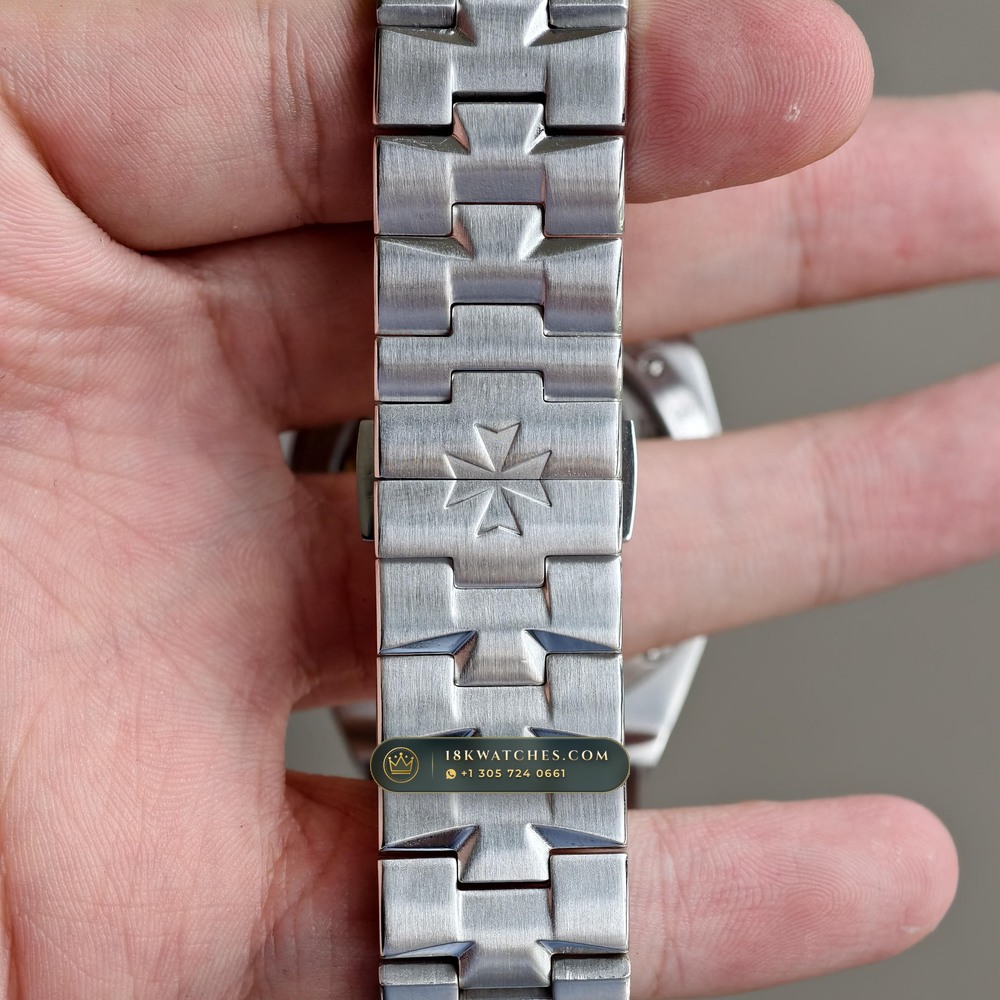 Vacheron Constantin Overseas Self-Winding 41mm 950 Platinum Ref. 2500V/220P-H028 — Studio Gallery Plate VIII in 950 Platinum Pt950 (241.6g Verified Mass, Vacheron Constantin Cal. 5100 - 22K Gold Maltese Rotor)