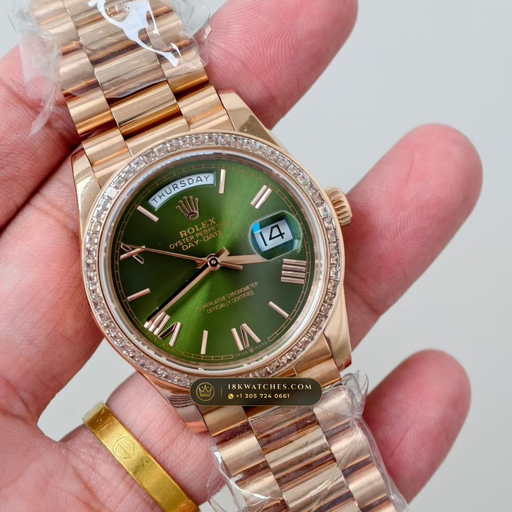 Rolex Day-Date 36 Baguette Diamond Bezel 18K Everose Gold Ref. 128345RBR — Studio Gallery Plate III in 18K Rose Gold Au750 (183.4g Verified Mass, Rolex Manufacture Cal. 3255 - 70h Power Reserve)