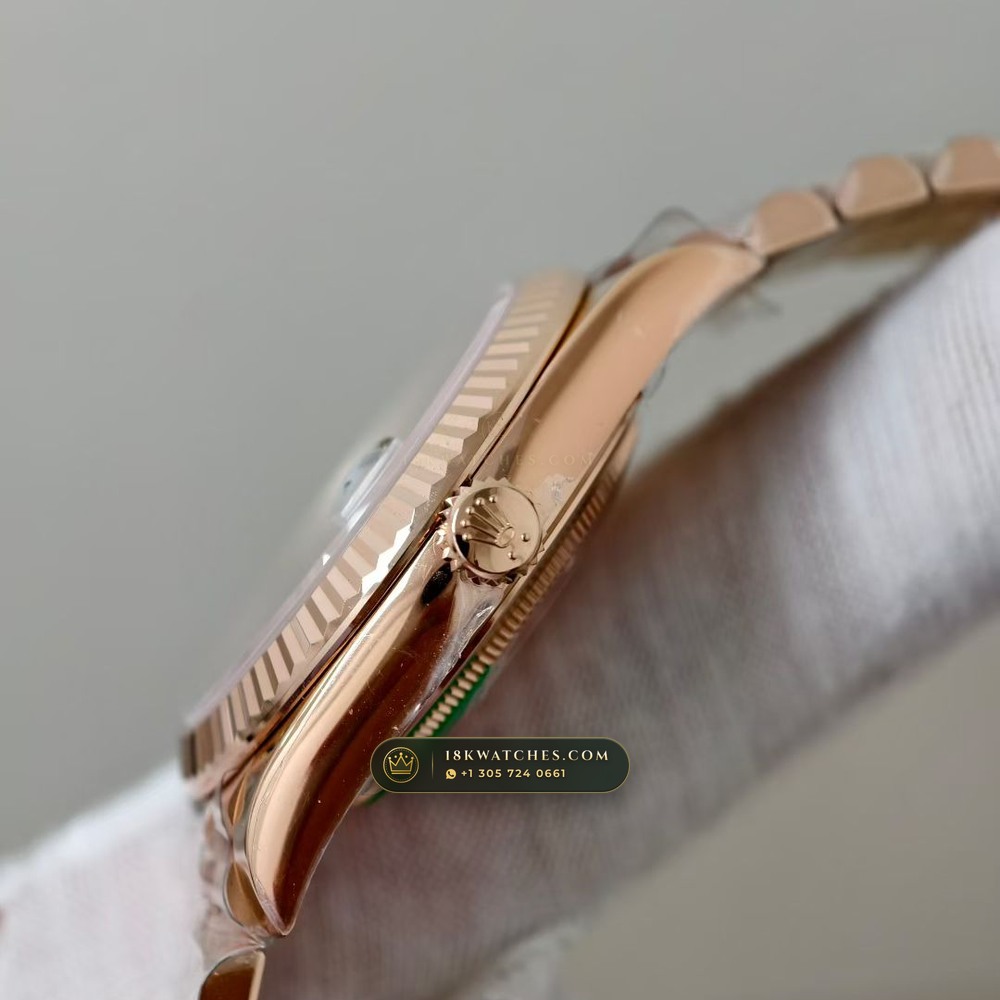 Rolex Day-Date 40 18K Everose Gold Sapphire Caseback Spec Ref. 228235 — Studio Gallery Plate V in 18K Rose Gold Au750 (210.5g Verified Mass, Rolex Manufacture Cal. 3255 - 70h Power Reserve)