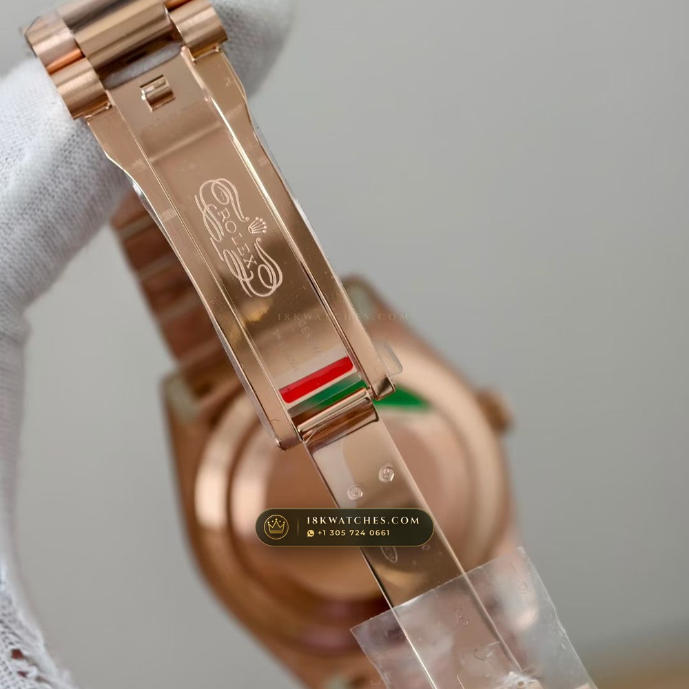 Rolex Day-Date 40 18K Everose Gold Sapphire Caseback Spec Ref. 228235 — Studio Gallery Plate VI in 18K Rose Gold Au750 (210.5g Verified Mass, Rolex Manufacture Cal. 3255 - 70h Power Reserve)