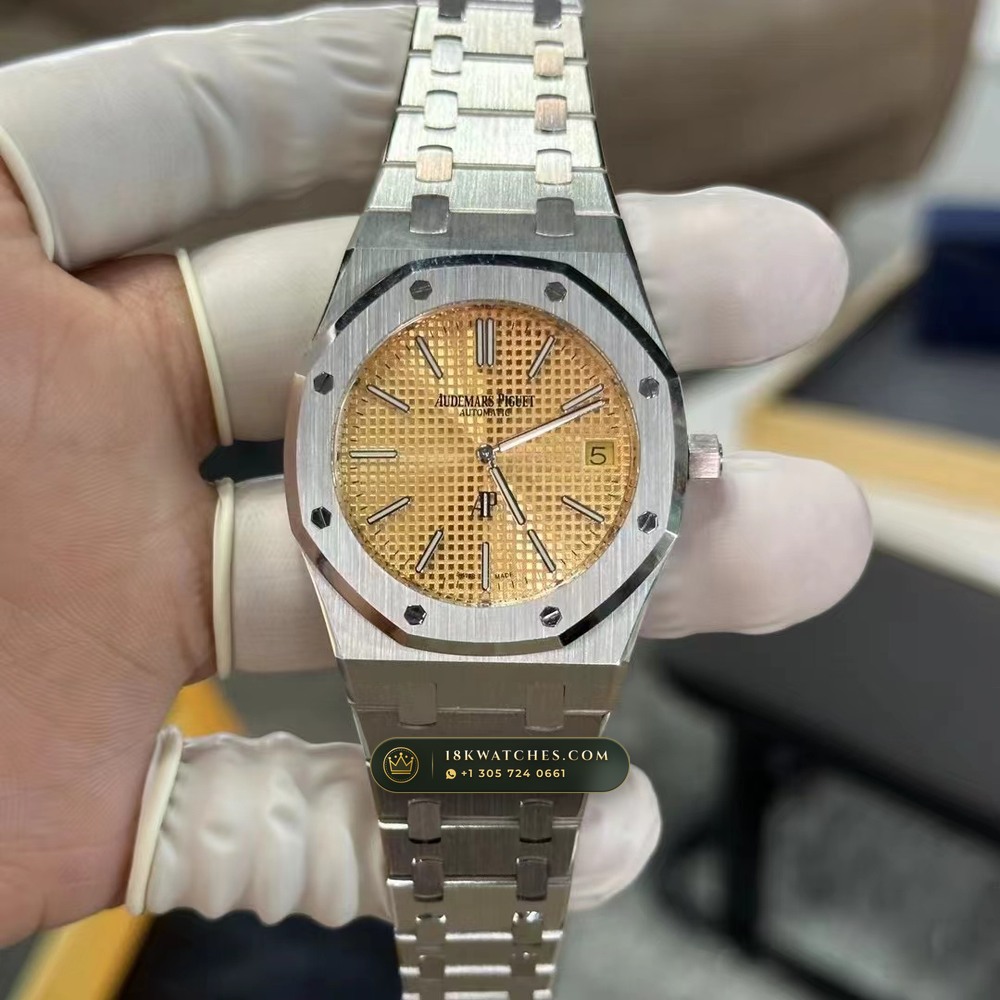 Audemars Piguet Royal Oak Jumbo Extra-Thin 39mm Salmon Dial 18K White Gold Ref. 15202BC.OO.1240BC.01