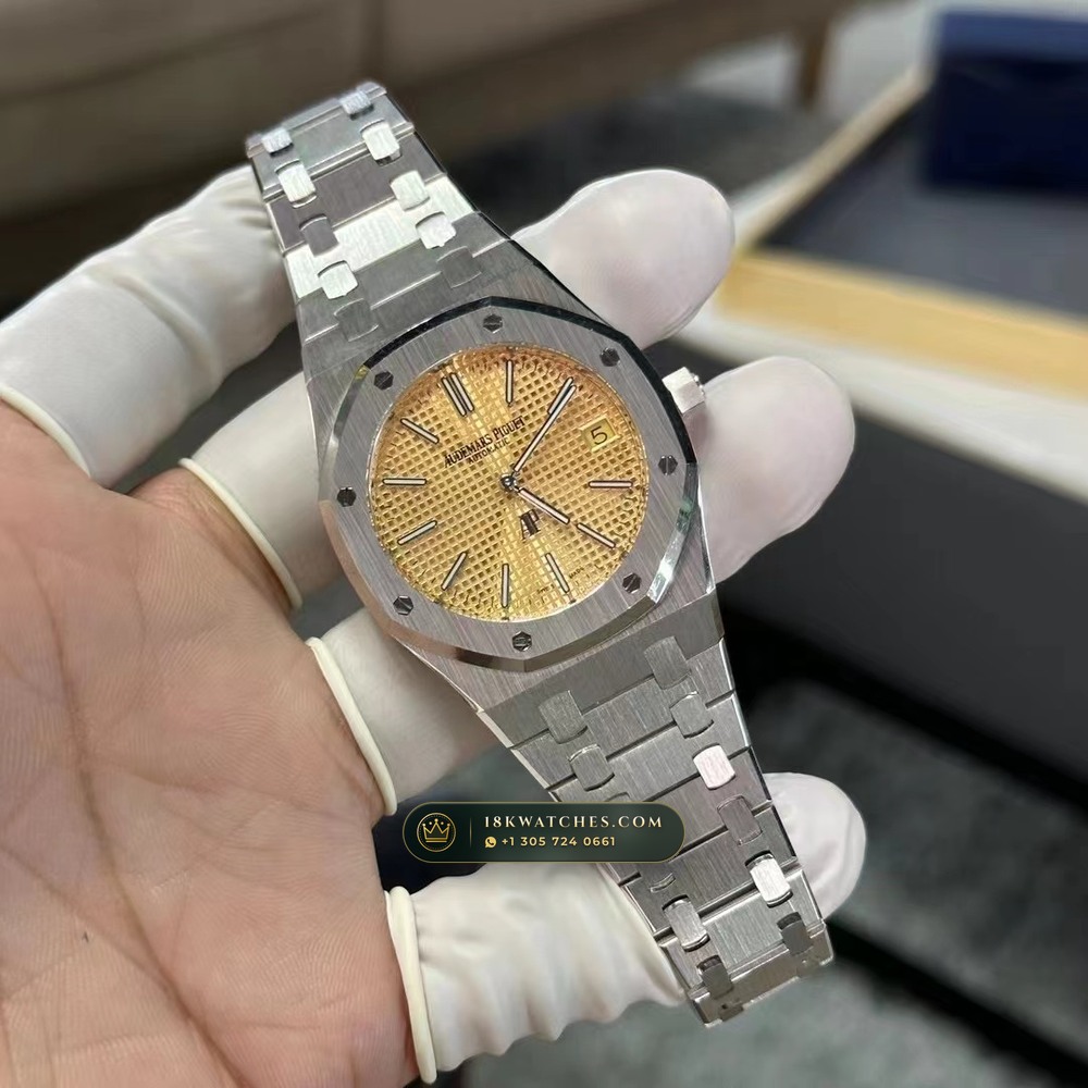 Audemars Piguet Royal Oak Jumbo Extra-Thin 39mm Salmon Dial 18K White Gold Ref. 15202BC.OO.1240BC.01 — Studio Gallery Plate II in 18K White Gold Au750 (174.3g Verified Mass, Audemars Piguet Cal. 2121 Ultra-Thin)