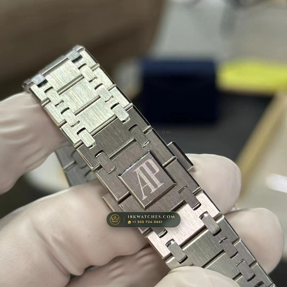 Audemars Piguet Royal Oak Jumbo Extra-Thin 39mm Salmon Dial 18K White Gold Ref. 15202BC.OO.1240BC.01 — Studio Gallery Plate IX in 18K White Gold Au750 (174.3g Verified Mass, Audemars Piguet Cal. 2121 Ultra-Thin)