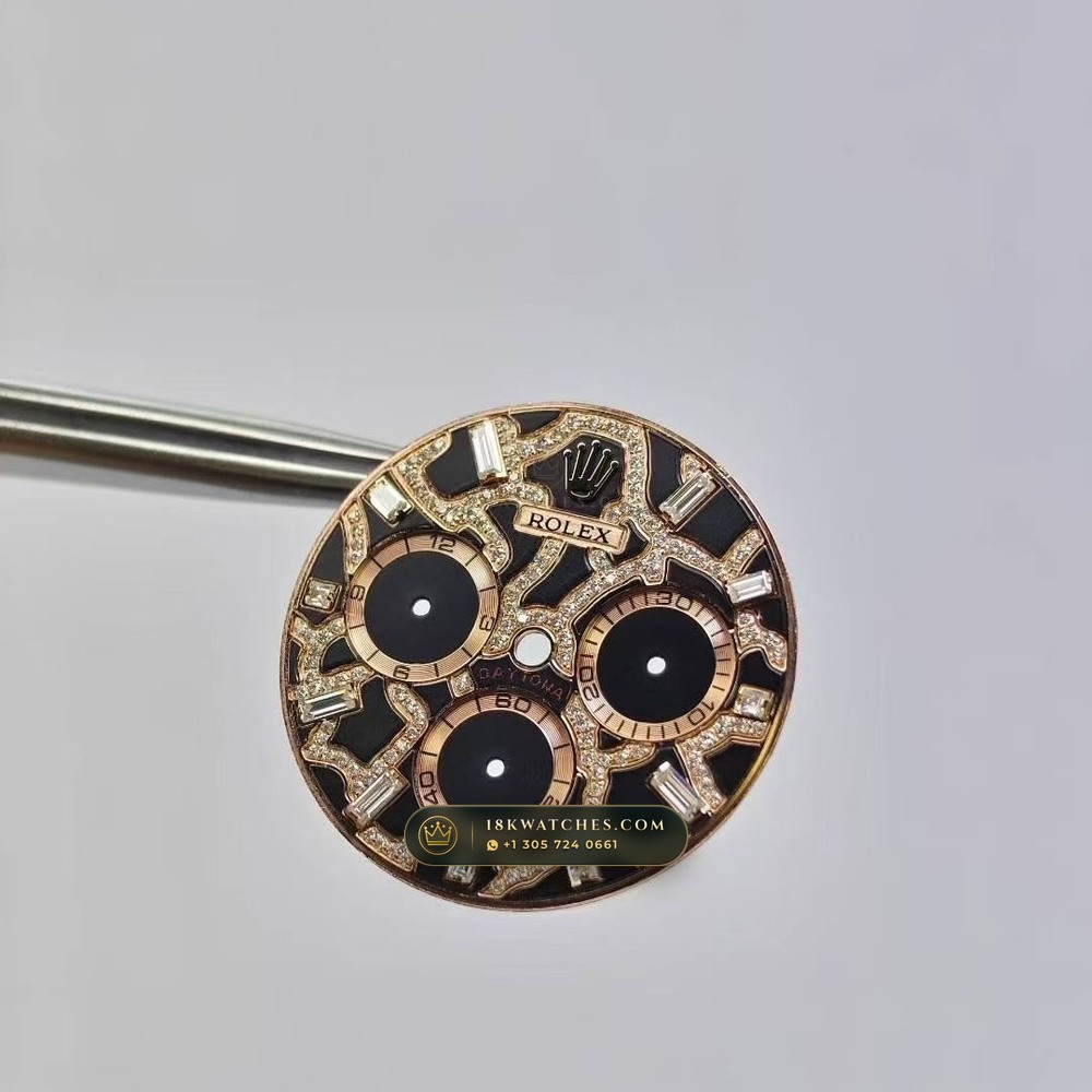 Rolex Cosmograph Daytona Giraffe Off-Catalogue Diamond Edition 18K Everose Gold Geneva Atelier Spec Ref. 126555TBR — Studio Gallery Plate XI in 18K Rose Gold Au750 (216.3g Verified Mass, Rolex Manufacture Cal. 4131 - 72h Power Reserve)