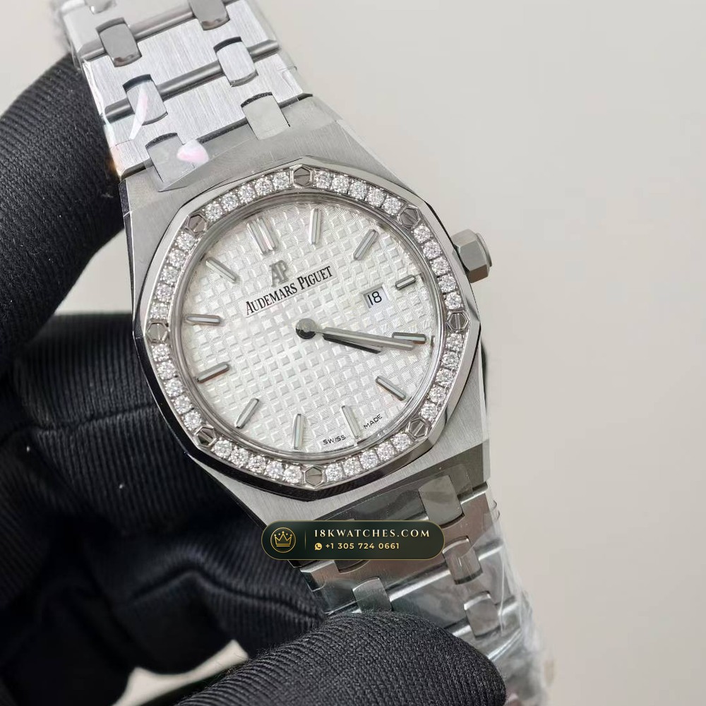 Audemars Piguet Royal Oak Ladies 33mm Diamond-Set Bezel Ref. 67651ST