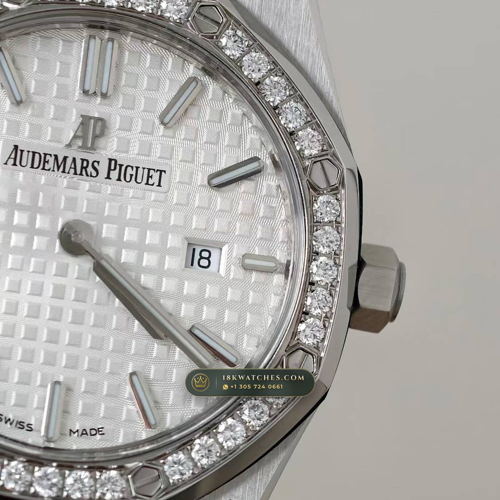 Audemars Piguet Royal Oak Ladies 33mm Diamond-Set Bezel Ref. 67651ST — Studio Gallery Plate III in 904L Stainless Steel Custom Architecture (89.1g Verified Mass, Audemars Piguet Cal. 2713)