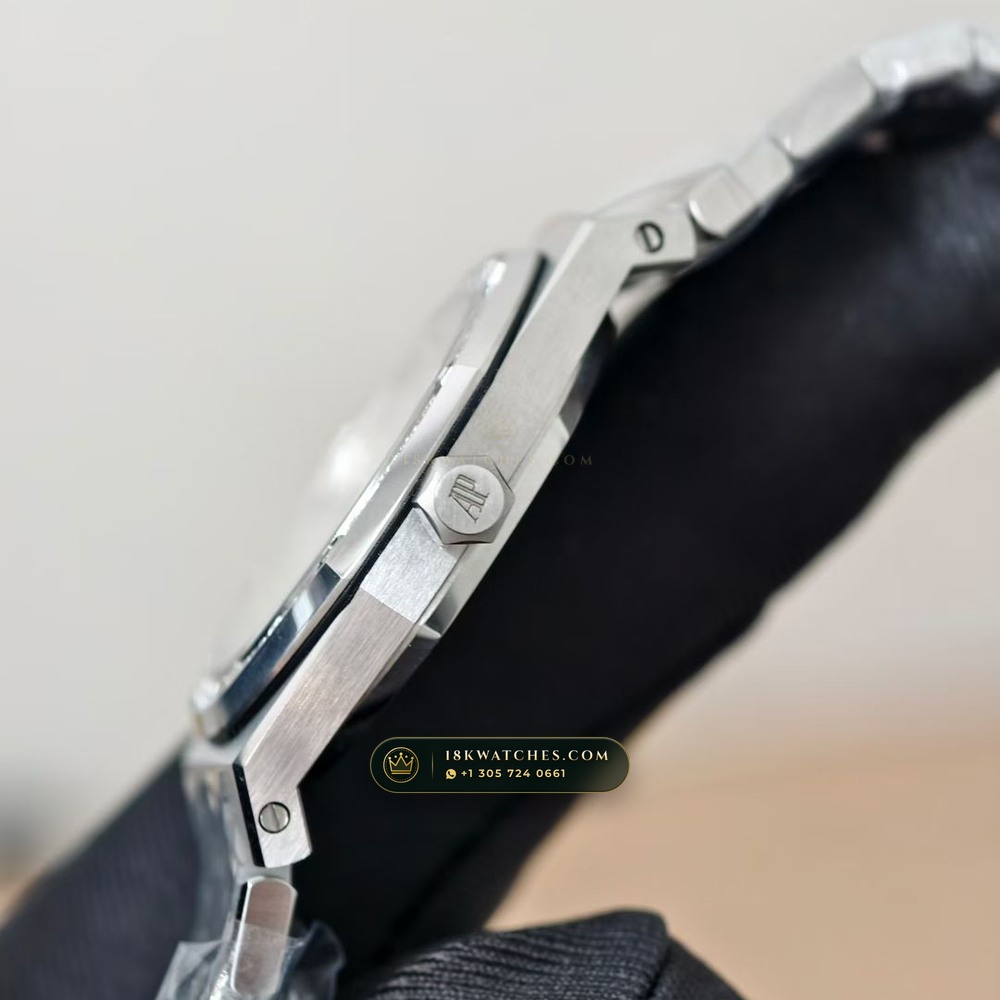 Audemars Piguet Royal Oak Ladies 33mm Diamond-Set Bezel Ref. 67651ST — Studio Gallery Plate V in 904L Stainless Steel Custom Architecture (89.1g Verified Mass, Audemars Piguet Cal. 2713)