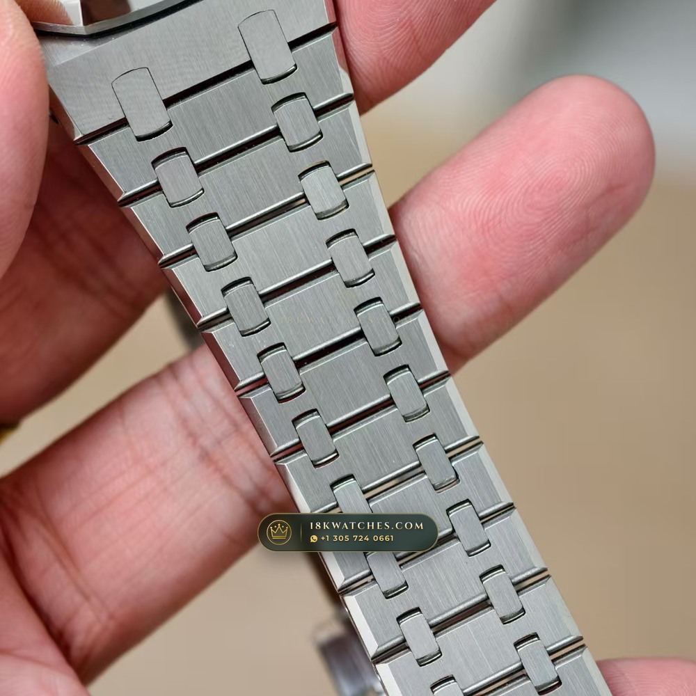 Audemars Piguet Royal Oak Selfwinding 41mm Chronometer Regulated Spec Ref. 15500ST — Studio Gallery Plate VI in 904L Stainless Steel Custom Architecture (166.8g Verified Mass, Audemars Piguet Cal. 4302 - 70h Power Reserve)
