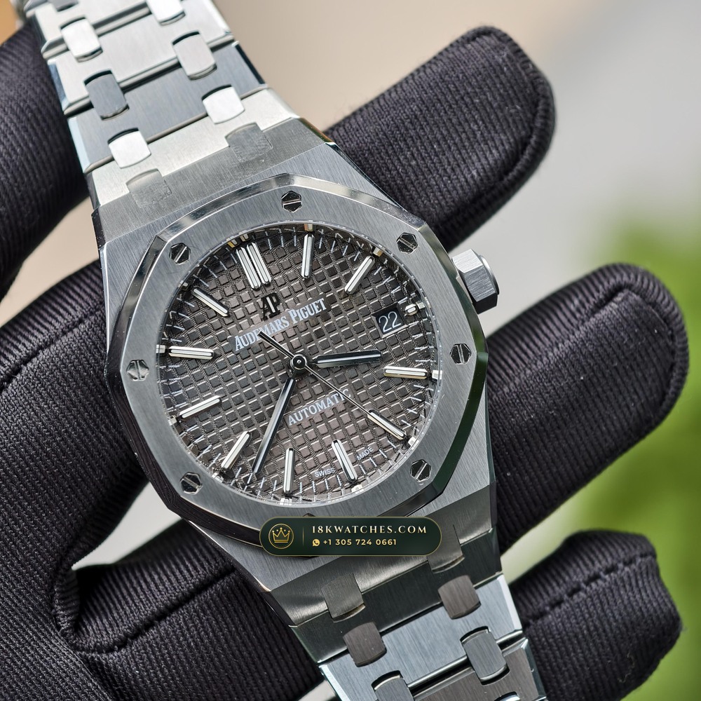 Audemars Piguet Royal Oak Selfwinding 37mm Sapphire Caseback Spec Ref. 15450ST — Studio Gallery Plate III in 904L Stainless Steel Custom Architecture (132.2g Verified Mass, Audemars Piguet Cal. 3120 / Cal. 5900)