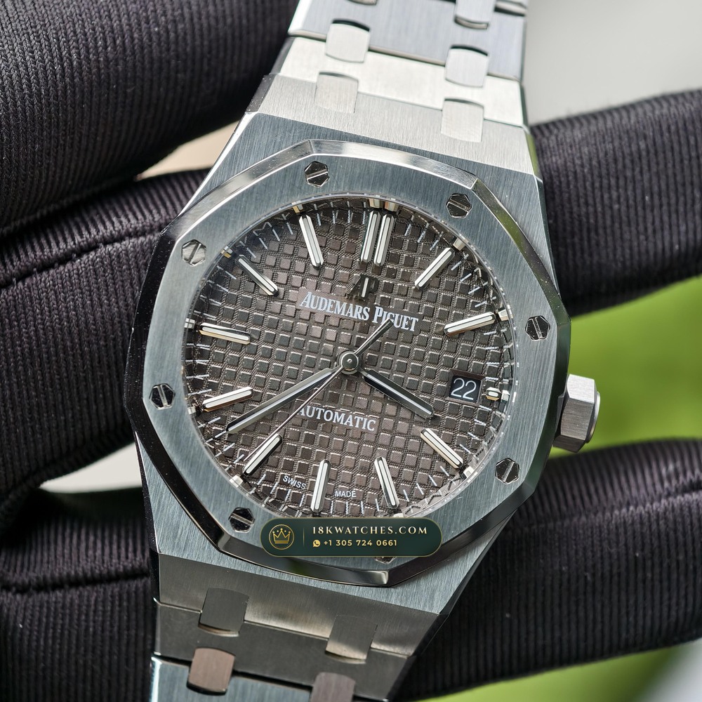 Audemars Piguet Royal Oak Selfwinding 37mm Sapphire Caseback Spec Ref. 15450ST — Studio Gallery Plate IV in 904L Stainless Steel Custom Architecture (132.2g Verified Mass, Audemars Piguet Cal. 3120 / Cal. 5900)