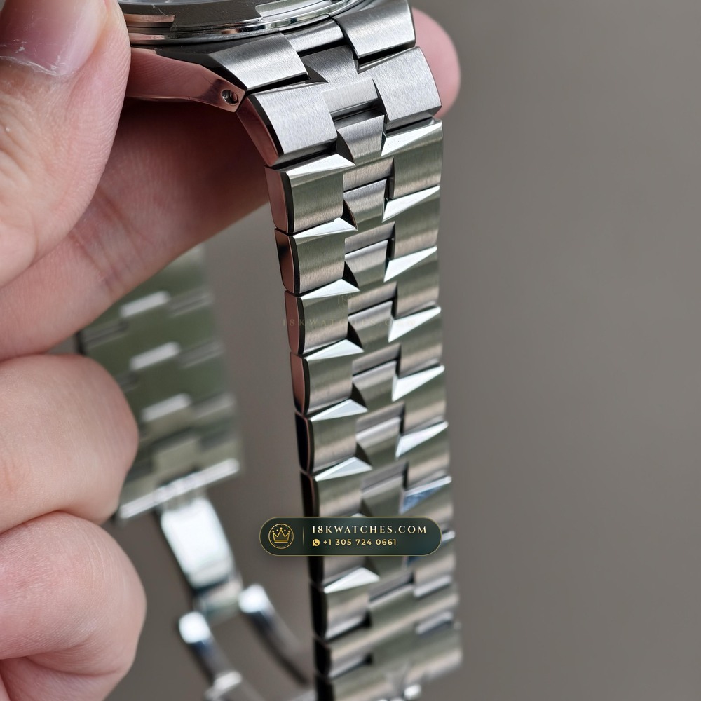 Vacheron Constantin Overseas Self-Winding 41mm Ref. 4500V/110A-B128 — Studio Gallery Plate VIII in 904L Stainless Steel Custom Architecture (152.1g Verified Mass, Vacheron Constantin Cal. 5100 - 22K Gold Maltese Rotor)