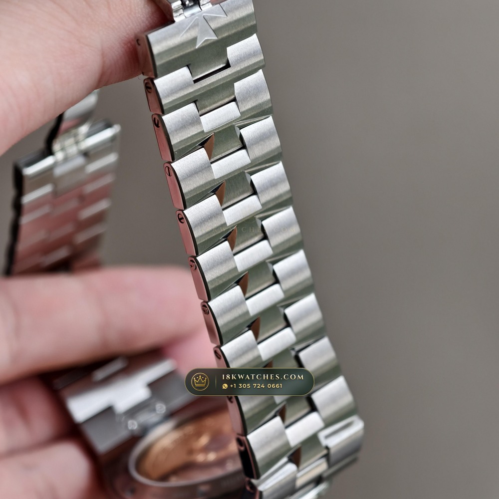 Vacheron Constantin Overseas Self-Winding 41mm Ref. 4500V/110A-B128 — Studio Gallery Plate IX in 904L Stainless Steel Custom Architecture (152.1g Verified Mass, Vacheron Constantin Cal. 5100 - 22K Gold Maltese Rotor)