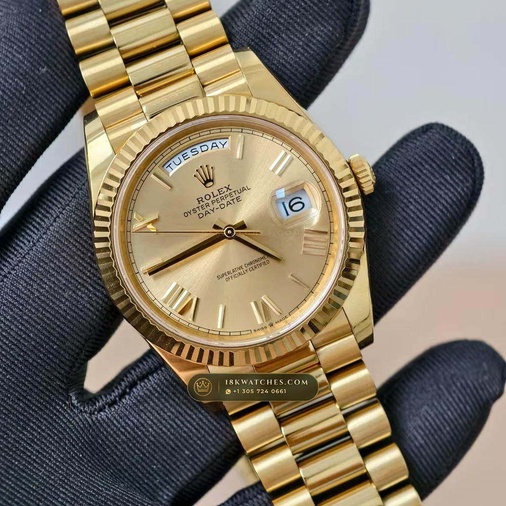 Rolex Day-Date 40 Champagne Sunray Dial 18K Yellow Gold Ref. 228238 — Studio Gallery Plate II in 18K Yellow Gold Au750 (210.8g Verified Mass, Rolex Manufacture Cal. 3255 - 70h Power Reserve)