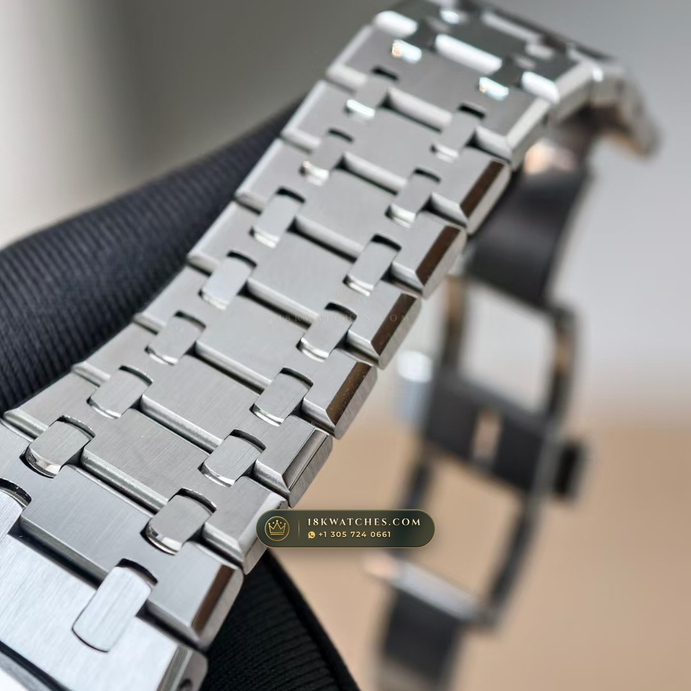 Audemars Piguet Royal Oak Selfwinding 41mm Sunray Emerald / Khaki Green Dial Ref. 15510ST — Studio Gallery Plate V in 904L Stainless Steel Custom Architecture (166.6g Verified Mass, Audemars Piguet Cal. 4302 - 70h Power Reserve)