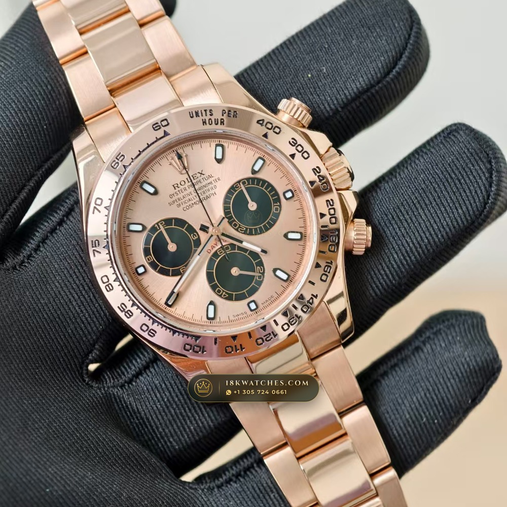 Rolex Cosmograph Daytona 18K Everose Gold Sapphire Caseback Spec Ref. 116505 — Studio Gallery Plate III in 18K Rose Gold Au750 (216.8g Verified Mass, Rolex Manufacture Cal. 4130 - 72h Power Reserve)