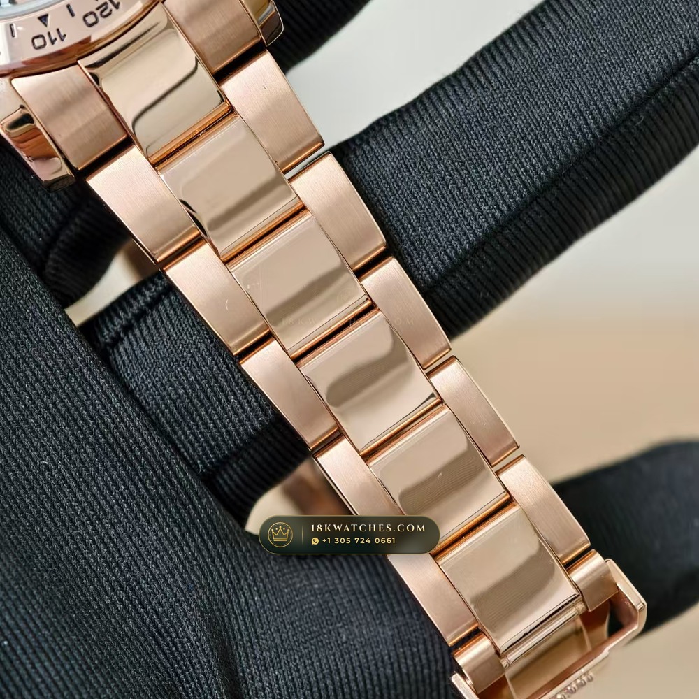 Rolex Cosmograph Daytona 18K Everose Gold Sapphire Caseback Spec Ref. 116505 — Studio Gallery Plate IV in 18K Rose Gold Au750 (216.8g Verified Mass, Rolex Manufacture Cal. 4130 - 72h Power Reserve)