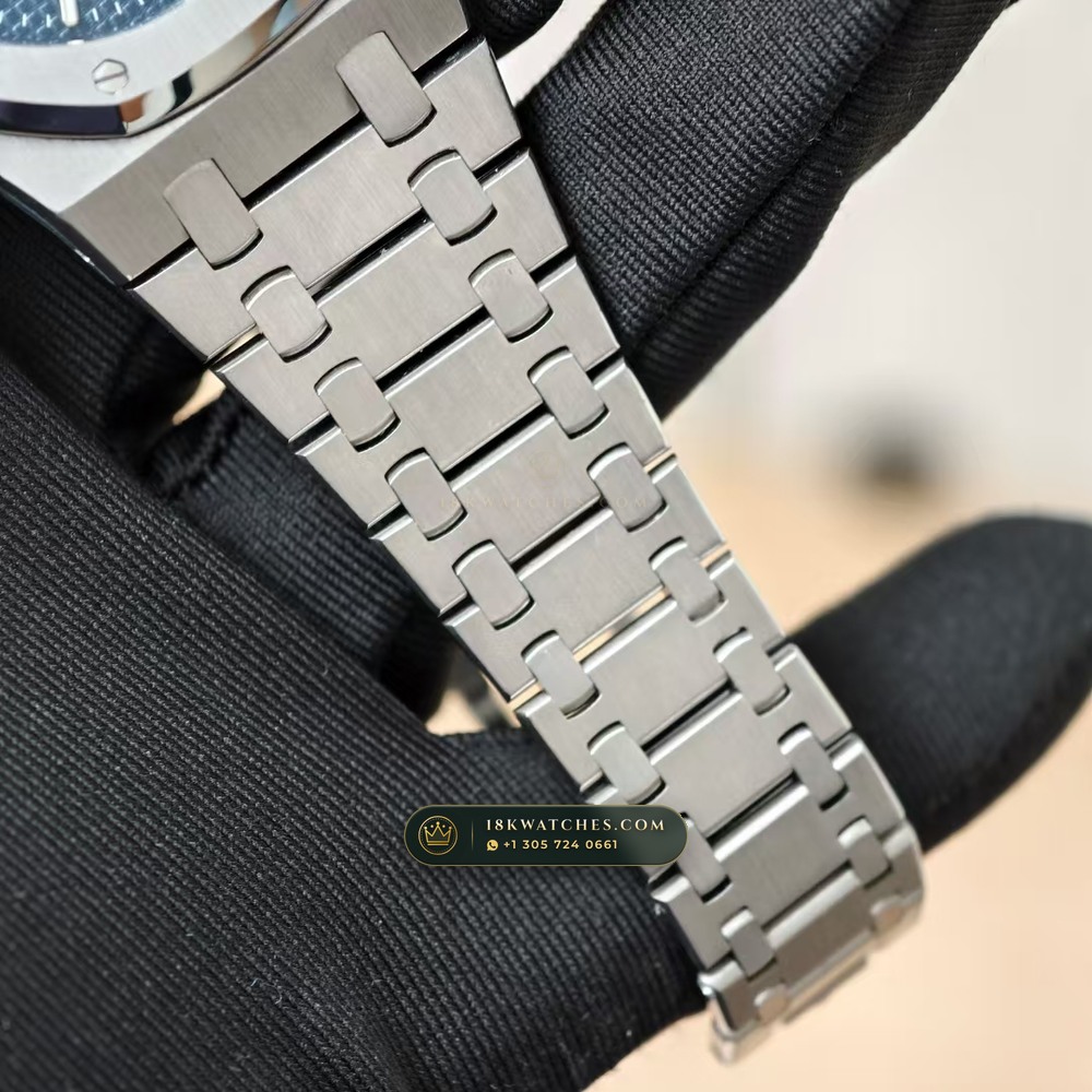 Audemars Piguet Royal Oak Jumbo Extra-Thin 39mm Vendome Salon Spec Ref. 15202ST — Studio Gallery Plate IV in 904L Stainless Steel Custom Architecture (103.6g Verified Mass, Audemars Piguet Cal. 2121 Ultra-Thin)
