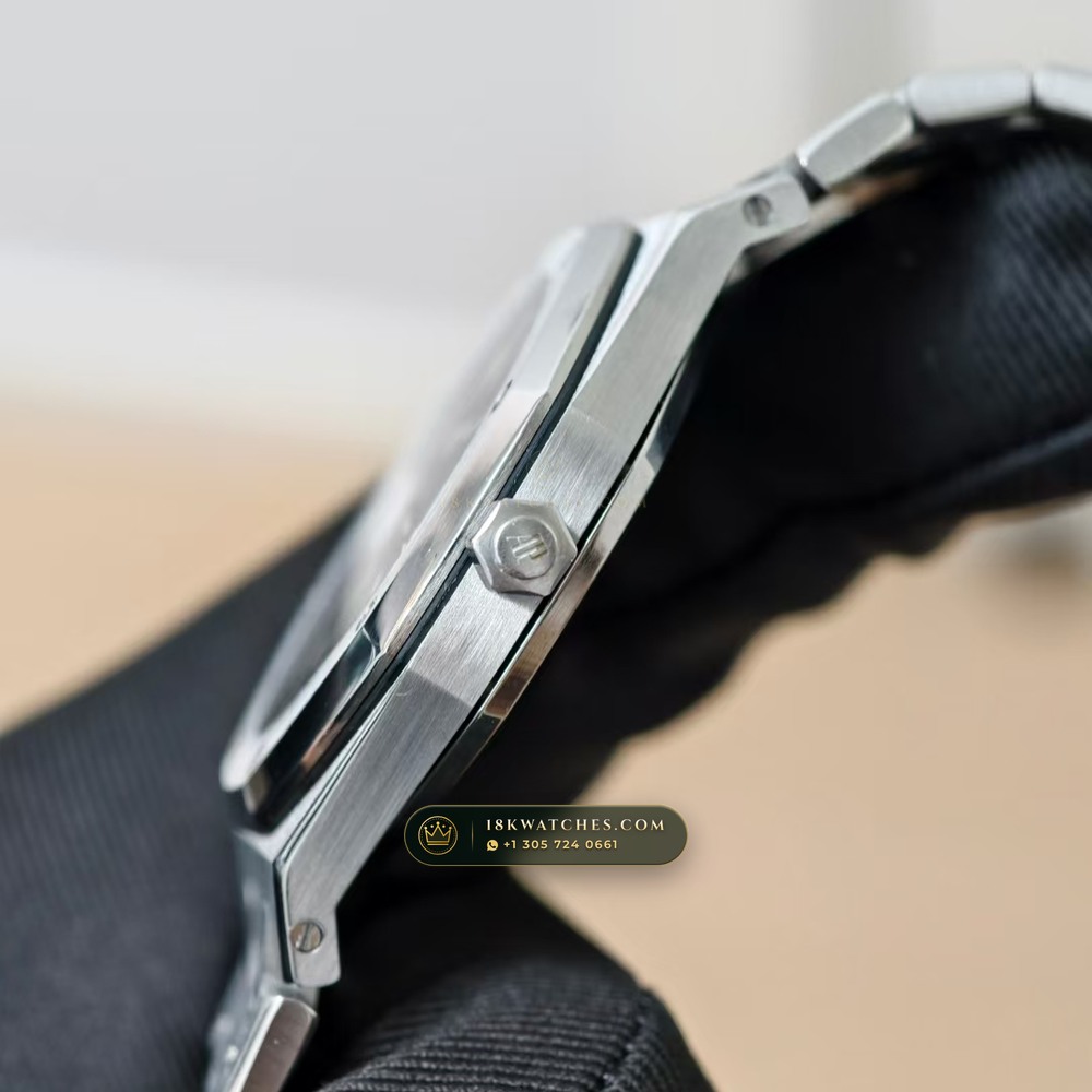 Audemars Piguet Royal Oak Jumbo Extra-Thin 39mm Vendome Salon Spec Ref. 15202ST — Studio Gallery Plate V in 904L Stainless Steel Custom Architecture (103.6g Verified Mass, Audemars Piguet Cal. 2121 Ultra-Thin)