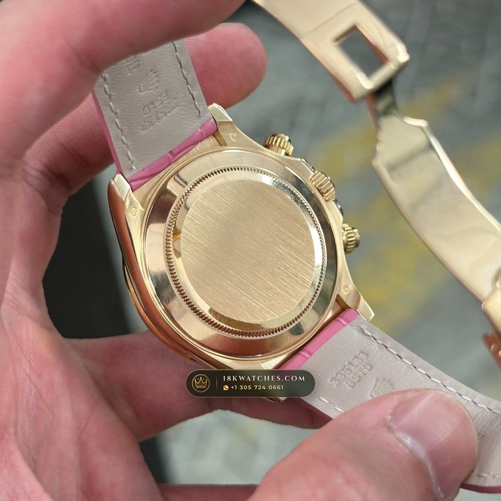 Rolex Cosmograph Daytona Barbie Pink Opal & Ruby 18K Yellow Gold Deep Crystal Optics Ref. 126538TBR — Studio Gallery Plate III in 18K Yellow Gold Au750 (160.1g Verified Mass, Rolex Manufacture Cal. 4131 - 72h Power Reserve)