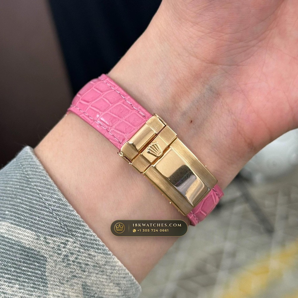 Rolex Cosmograph Daytona Barbie Pink Opal & Ruby 18K Yellow Gold Deep Crystal Optics Ref. 126538TBR — Studio Gallery Plate IV in 18K Yellow Gold Au750 (160.1g Verified Mass, Rolex Manufacture Cal. 4131 - 72h Power Reserve)
