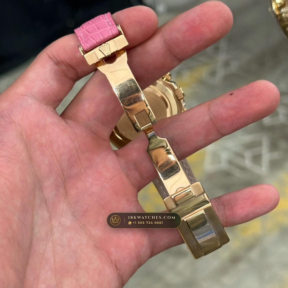 Rolex Cosmograph Daytona Barbie Pink Opal & Ruby 18K Yellow Gold Deep Crystal Optics Ref. 126538TBR — Studio Gallery Plate V in 18K Yellow Gold Au750 (160.1g Verified Mass, Rolex Manufacture Cal. 4131 - 72h Power Reserve)