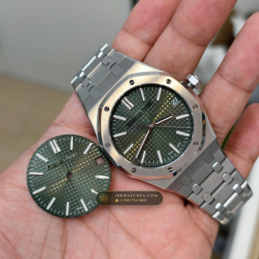 Audemars Piguet Royal Oak Selfwinding 41mm Sunray Emerald / Khaki Green Dial Custom SW Dial Deep Crystal Optics Ref. 15510ST — Studio Gallery Plate V in 904L Stainless Steel Custom Architecture (166.5g Verified Mass, Audemars Piguet Cal. 4302 - 70h Power Reserve)