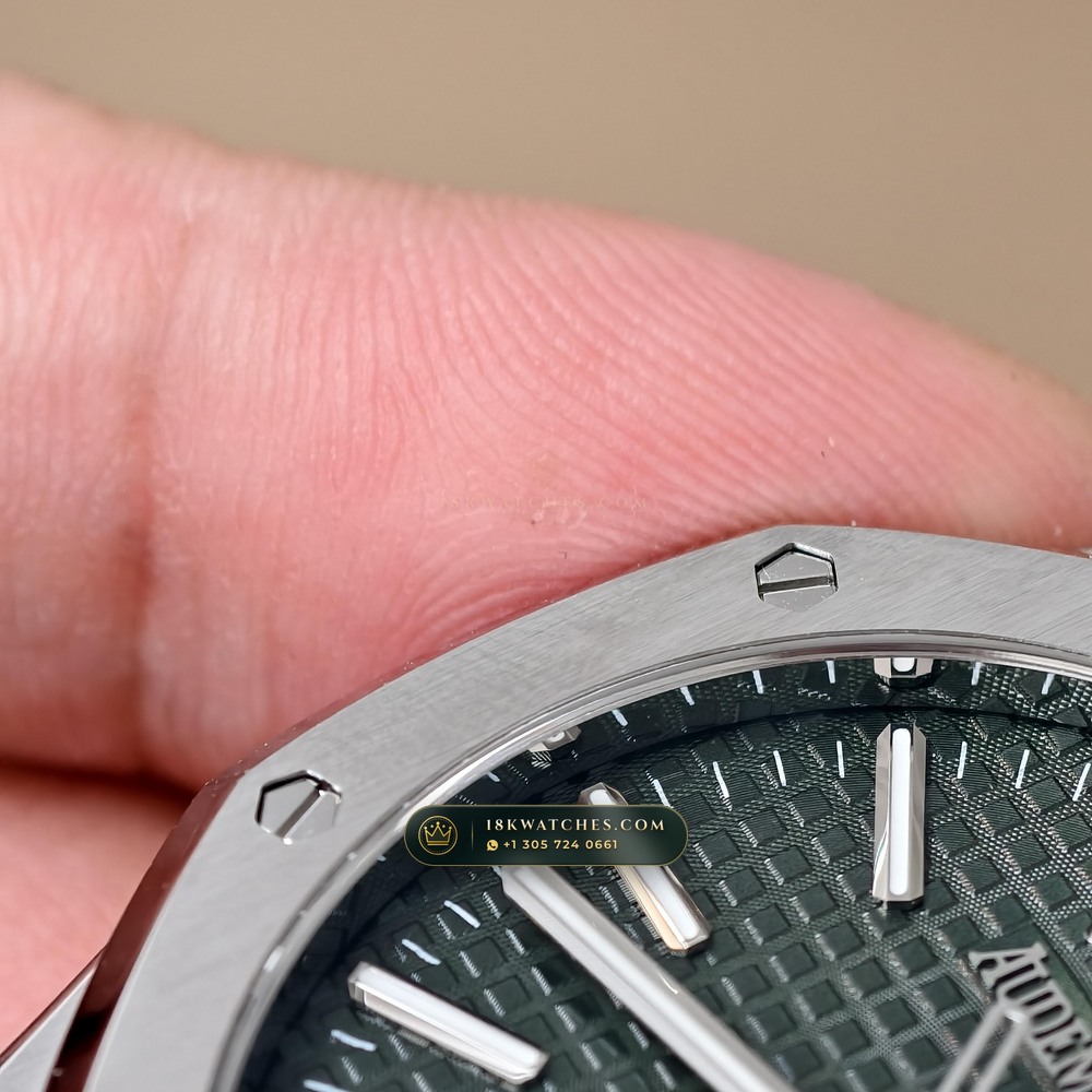 Audemars Piguet Royal Oak Selfwinding 41mm Sunray Emerald / Khaki Green Dial Custom SW Dial Deep Crystal Optics Ref. 15510ST — Studio Gallery Plate VI in 904L Stainless Steel Custom Architecture (166.5g Verified Mass, Audemars Piguet Cal. 4302 - 70h Power Reserve)