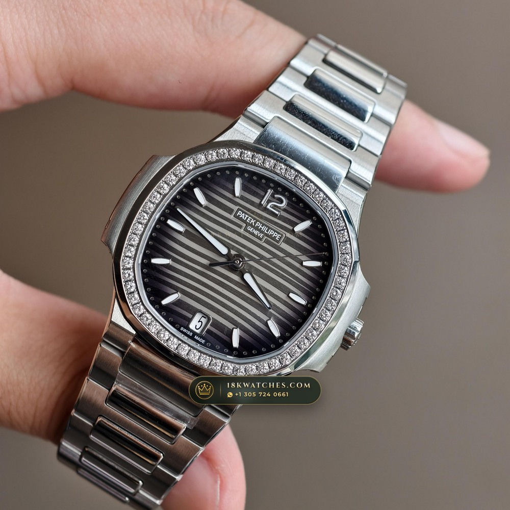 Patek Philippe Nautilus Ladies Automatic Diamond-Set Bezel Ref. 7118/1200A-011 — Studio Gallery Plate II in 904L Stainless Steel Custom Architecture (96.4g Verified Mass, Patek Philippe Cal. 324 S C - 21K Gold Rotor)