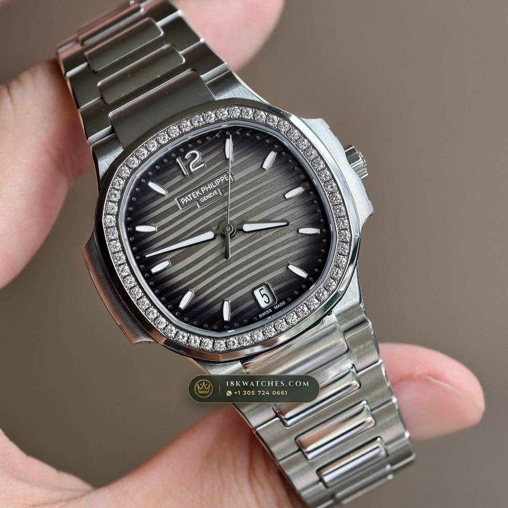 Patek Philippe Nautilus Ladies Automatic Diamond-Set Bezel Ref. 7118/1200A-011 — Studio Gallery Plate III in 904L Stainless Steel Custom Architecture (96.4g Verified Mass, Patek Philippe Cal. 324 S C - 21K Gold Rotor)