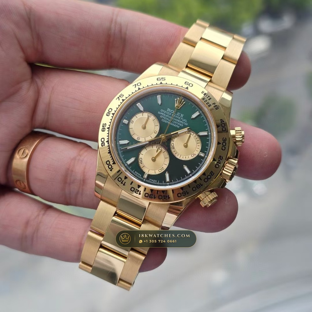 Rolex Cosmograph Daytona John Mayer Emerald Dial 18K Yellow Gold 5-Axis CNC Case Ref. 126508 — Studio Gallery Plate III in 18K Yellow Gold Au750 (216.2g Verified Mass, Rolex Manufacture Cal. 4131 - 72h Power Reserve)