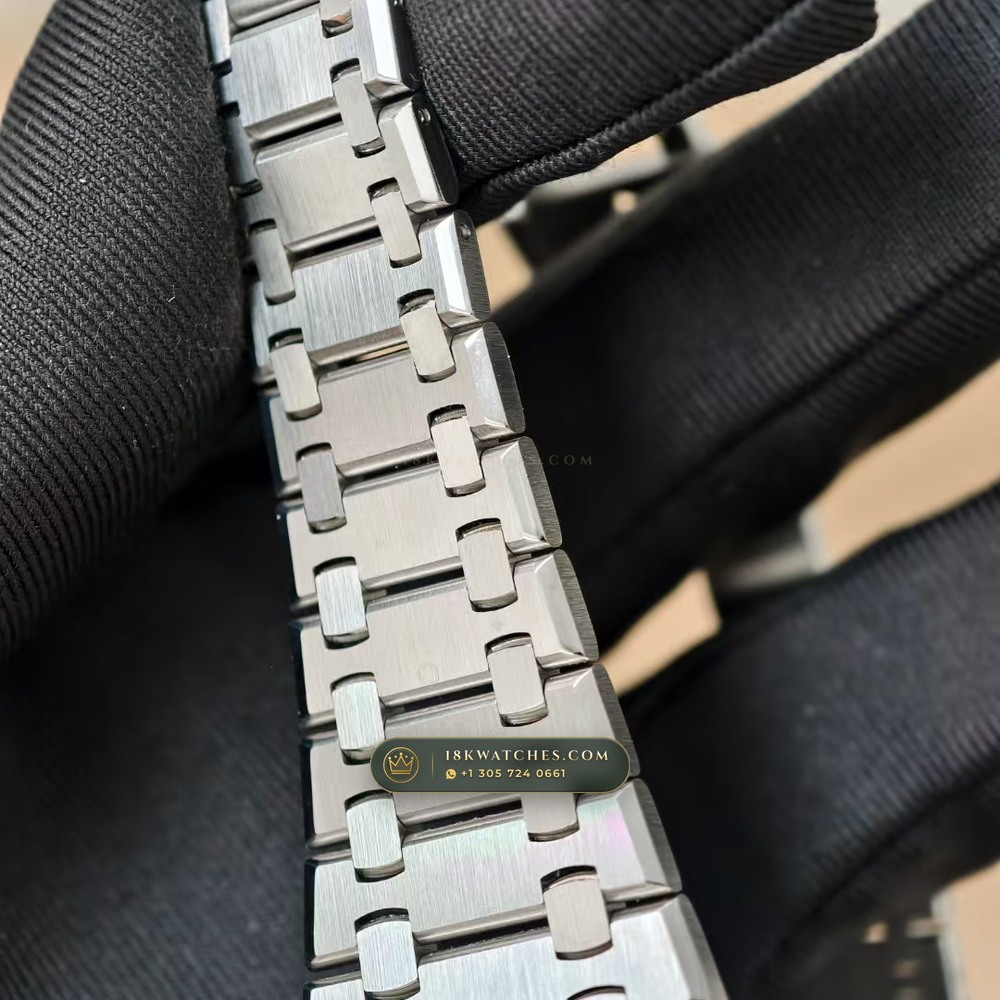Audemars Piguet Royal Oak Jumbo Extra-Thin 39mm Ref. 16202 — Studio Gallery Plate V in 904L Stainless Steel Custom Architecture (103.7g Verified Mass, Audemars Piguet Cal. 7121)