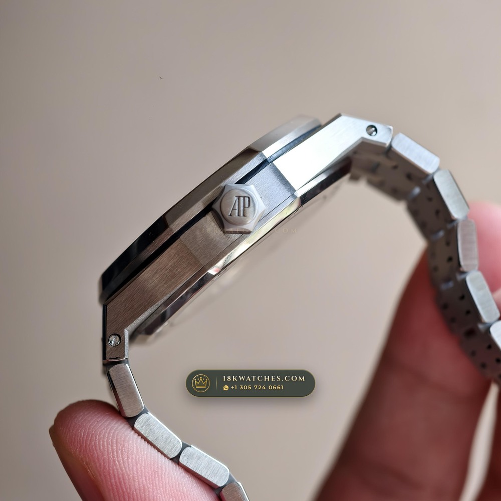 Audemars Piguet Royal Oak Selfwinding 37mm Ref. 15450ST — Studio Gallery Plate VI in 904L Stainless Steel Custom Architecture (132.7g Verified Mass, Audemars Piguet Cal. 3120 / Cal. 5900)